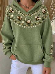 Women's Vintage Flying Bees Yoke Isle Pattern Print Cozy Hoodie